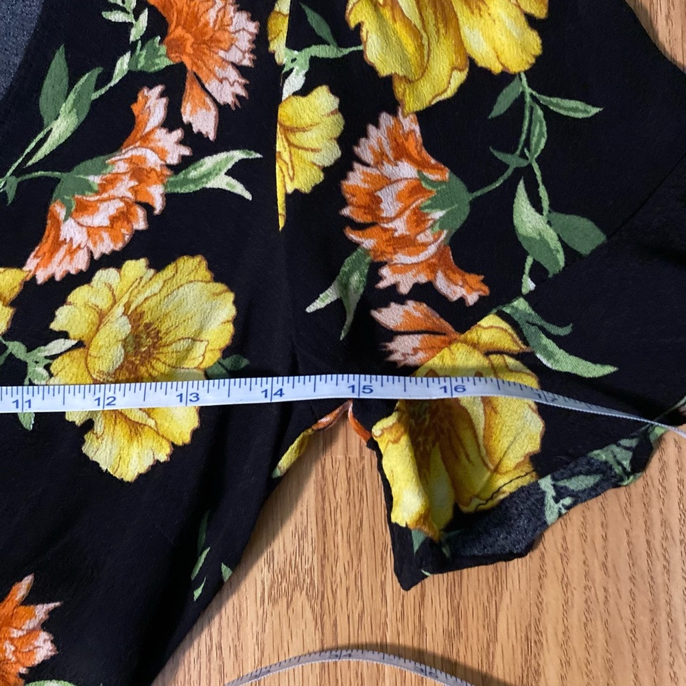 Forever 21 Floral Black and Yellow Women's Wrap Dress Small - Picture 4 of 6